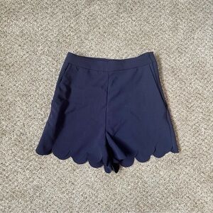🌊 H&M • High-Waisted Scallop Shorts